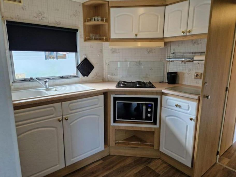 Chalet 14 Met Airco Familiecamping De Tien Heugten Schoonloo Drenthe エクステリア 写真