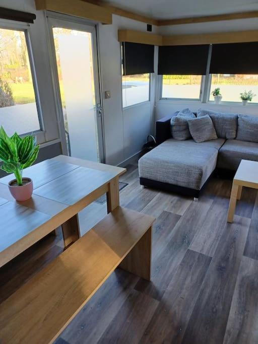 Chalet 14 Met Airco Familiecamping De Tien Heugten Schoonloo Drenthe エクステリア 写真