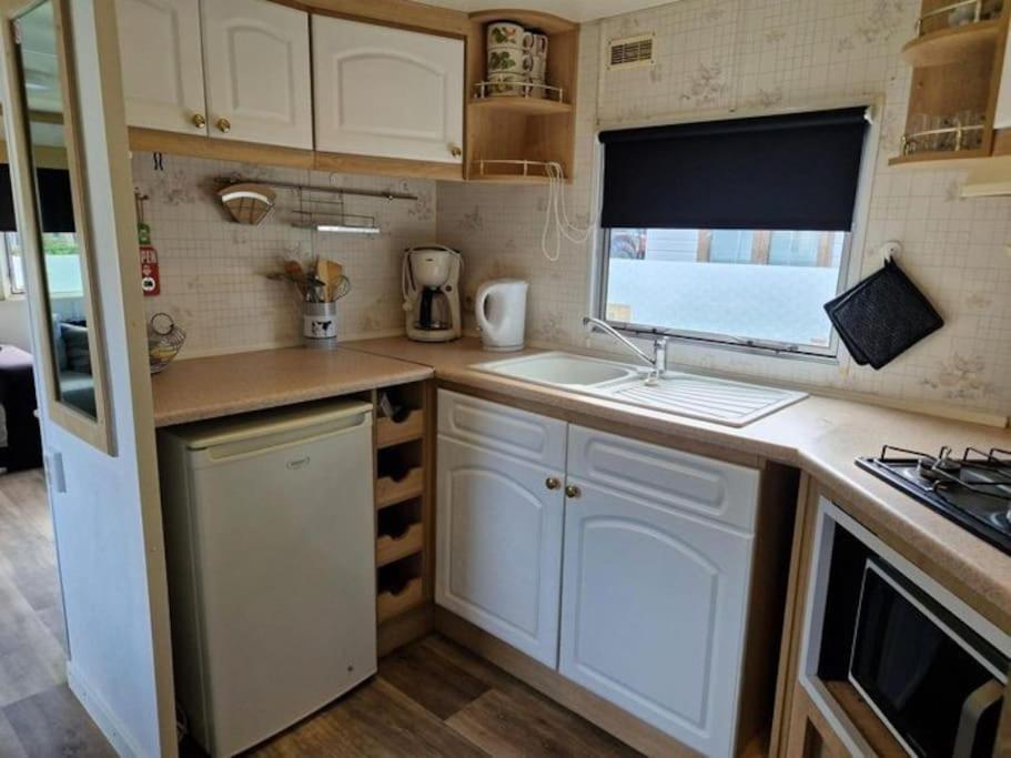 Chalet 14 Met Airco Familiecamping De Tien Heugten Schoonloo Drenthe エクステリア 写真