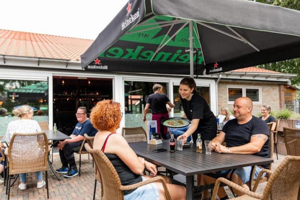 Chalet 14 Met Airco Familiecamping De Tien Heugten Schoonloo Drenthe エクステリア 写真