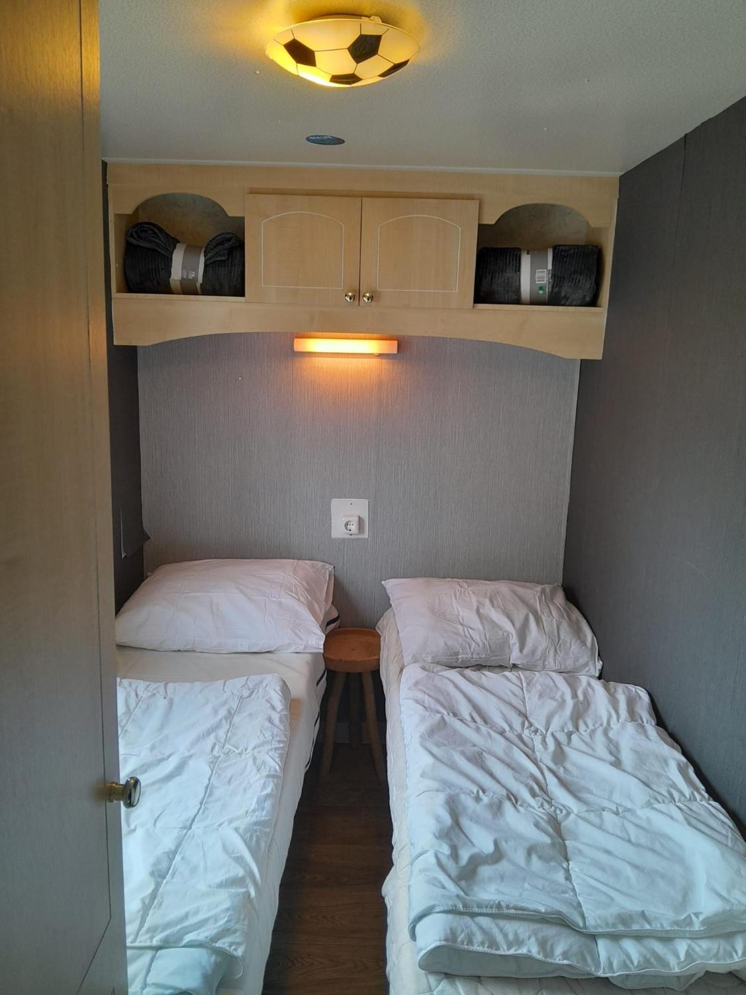 Chalet 14 Met Airco Familiecamping De Tien Heugten Schoonloo Drenthe エクステリア 写真