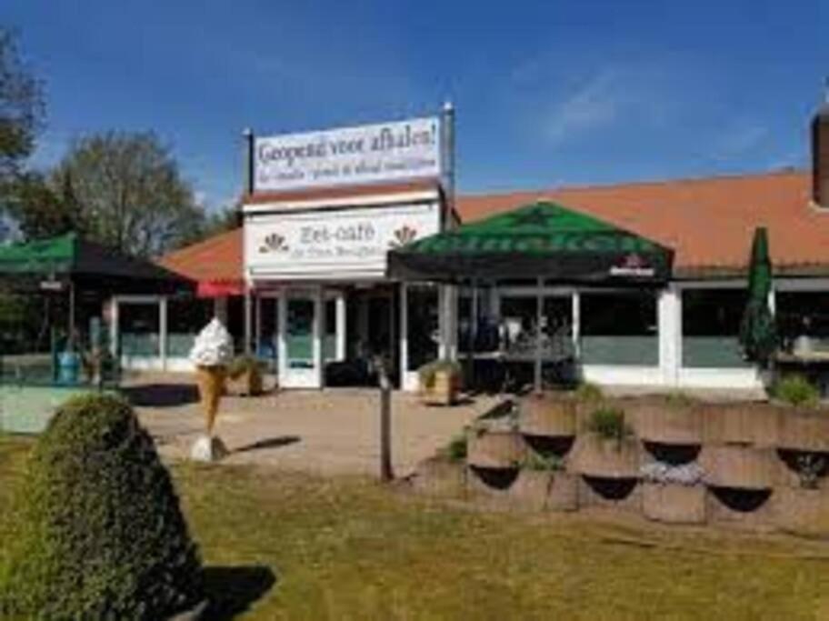 Chalet 14 Met Airco Familiecamping De Tien Heugten Schoonloo Drenthe エクステリア 写真