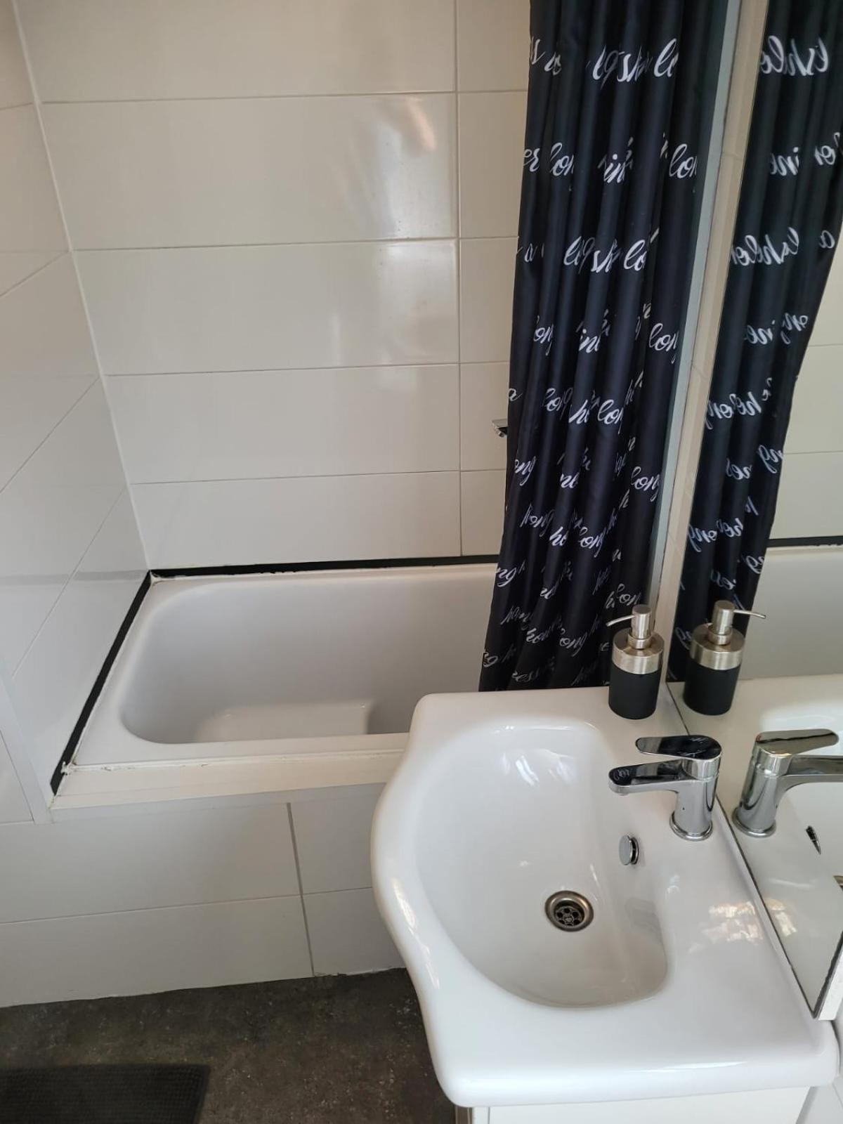 Chalet 14 Met Airco Familiecamping De Tien Heugten Schoonloo Drenthe エクステリア 写真